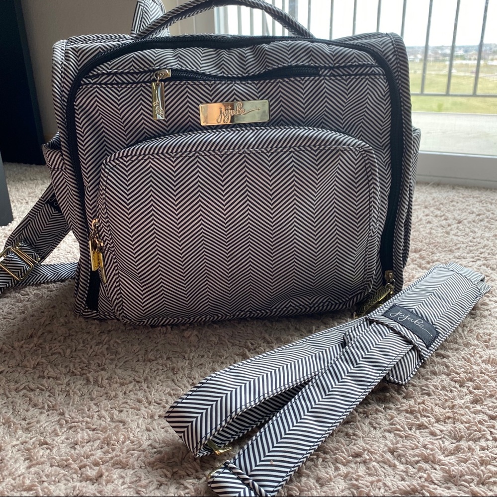Jujube diaper bag ( like new)